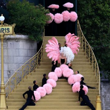 Lady Gaga homenageia Zizi Jeanmaire na abertura dos Jogos Olímpicos de Paris