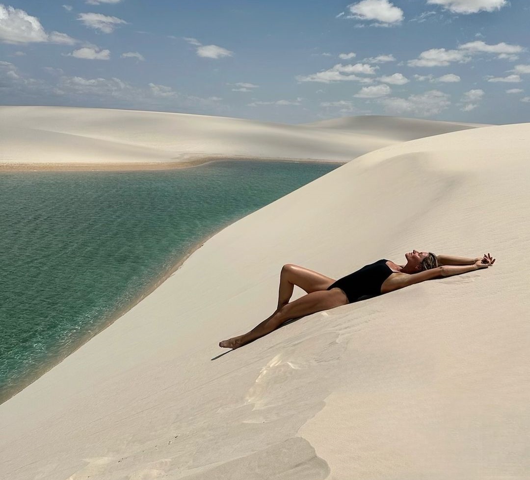 Após temporada na Bahia, Gisele Bündchen desembarca nos Lençóis Maranhenses: “Que lindo o nosso Brasil”