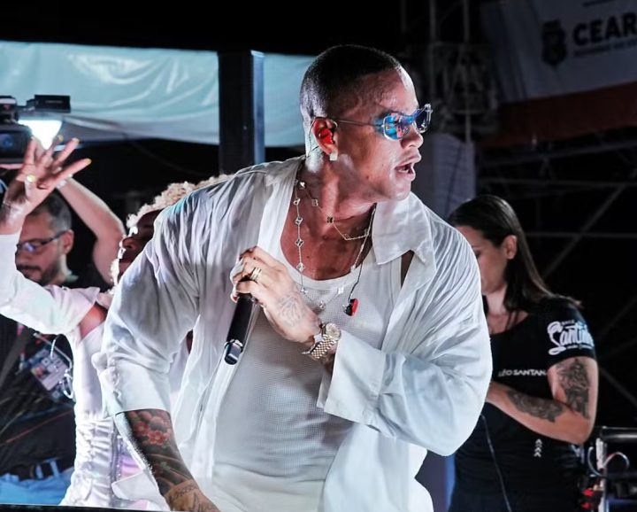 Léo Santana diz que ainda sente dores após ter sido atingido por celular nas partes íntimas