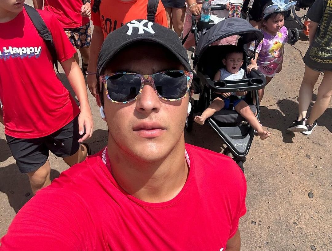 Marcelo Sangalo encerra viagem de férias e agradece aos amigos: ‘Tudo valeu a pena’