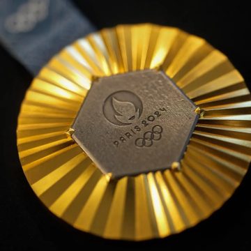 Medalhas das Olimpíadas de Paris terão pedaços da Torre Eiffel