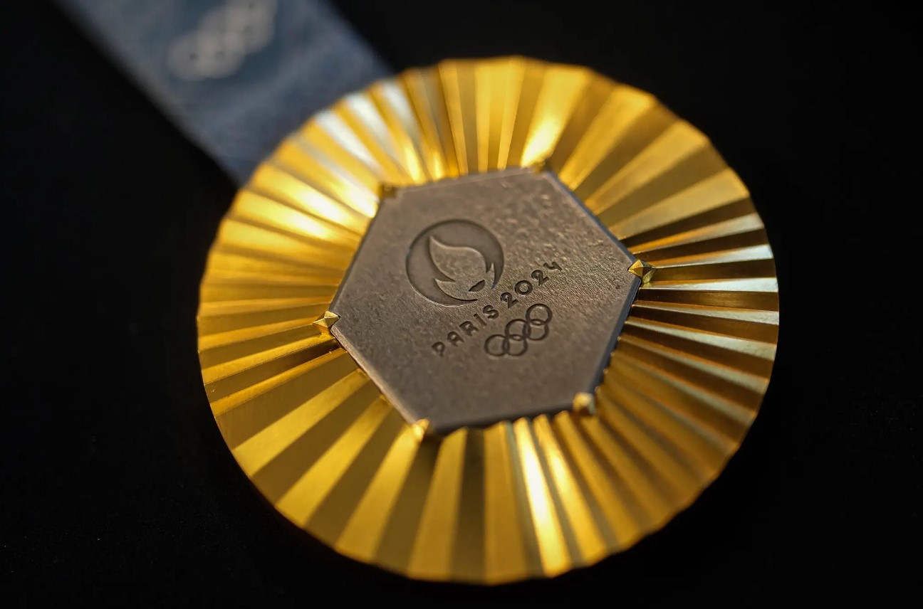 Medalhas das Olimpíadas de Paris terão pedaços da Torre Eiffel