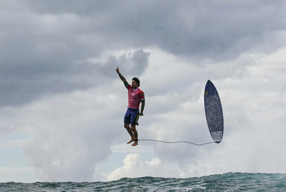 Francês conta como conseguiu fazer a icônica foto de Gabriel Medina ‘voando’ em Teahupo’o