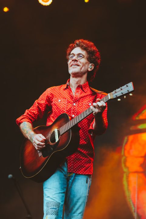 Nando Reis celebra maior lançamento de sua carreira com show em Salvador