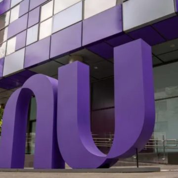 Distribuindo dinheiro? Nubank permite que clientes saquem até R$ 1 mil