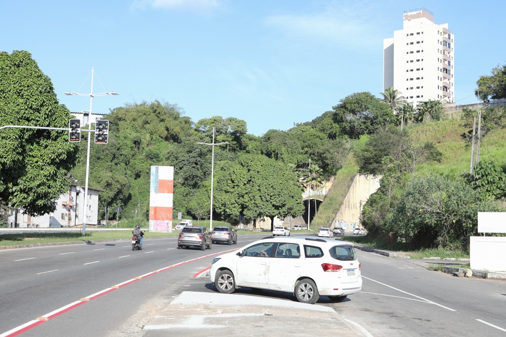 Novos retornos são instalados nas avenidas Garibaldi e Luís Eduardo, em Salvador. Veja detalhes