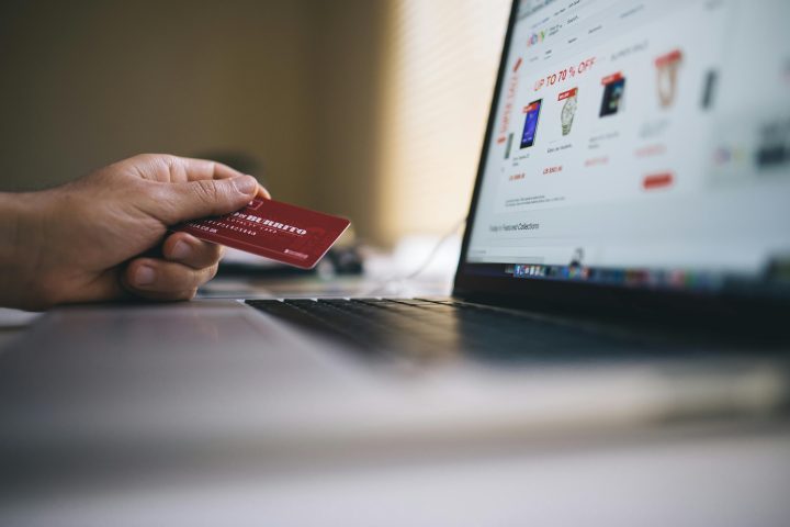 “Taxa das blusinhas”: varejistas iniciam taxação de compras internacionais de até US$ 50
