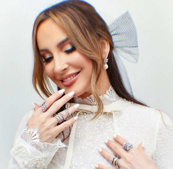 Claudia Leitte mostra detalhes do vestido escolhido para renovação de votos: ‘Perfeição’