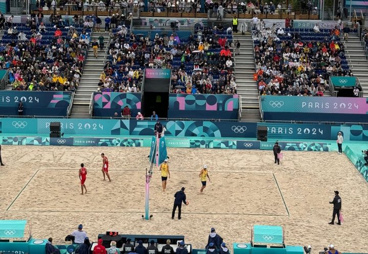 Brasileiros vencem marroquinos por 2 sets a 0 no vôlei de praia em Paris