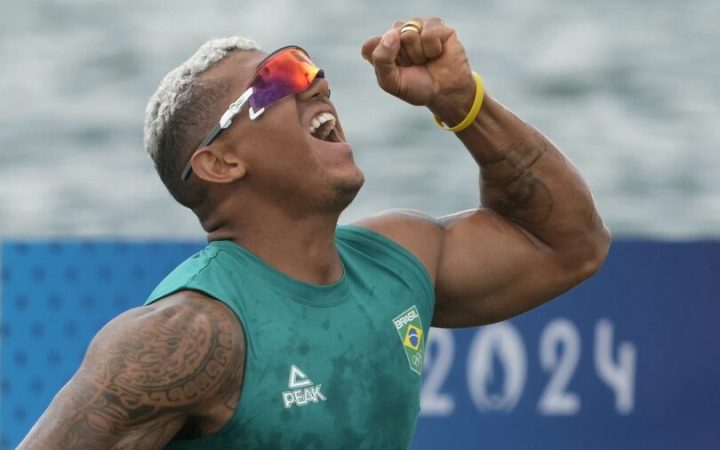 Baiano Isaquias Queiroz desabafa após conquistar prata nos Jogos Olímpicos de Paris: “Alívio e muita felicidade”