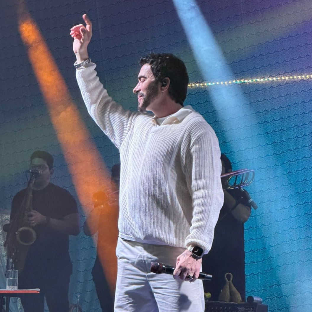 Padre Fábio de Melo reúne devotos de Irmã Dulce em show no Largo de Roma