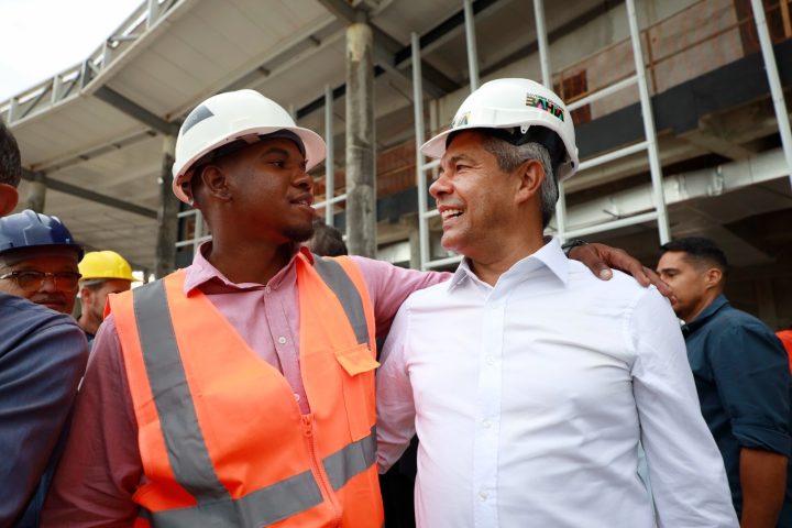 Jerônimo autoriza construção de nova escola administrada pela Uefs e visita obras do novo Centro de Convenções