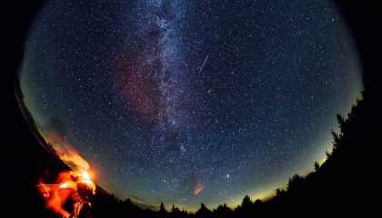 Chuva de meteoros Perseidas poderá ser vista na madrugada de segunda-feira (12); saiba como