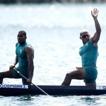 Sem medalha: Isaquias Queiroz e Jacky Goodman terminam prova em dupla em último lugar