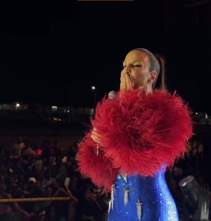 Após polêmica com animais maltratados em Cabo Verde, Ivete Sangalo faz show emocionada