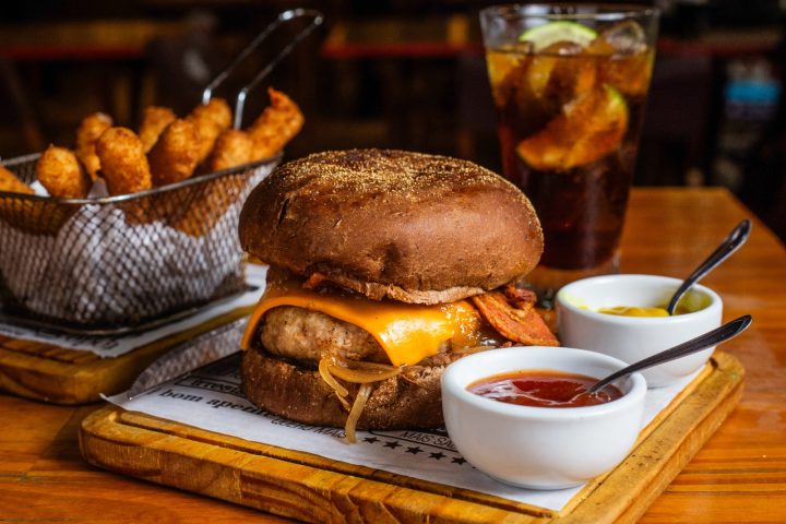 Salvador Burger Gourmet vai até domingo (1º), com menus especiais em 50 hamburguerias e restaurantes