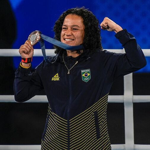 Baiana Bia Ferreira defende pela primeira vez cinturão no boxe profissional; saiba quando e contra quem