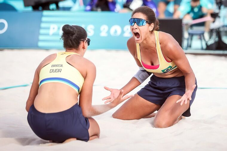 Paris-2024: Ana Patrícia e Duda avançam para a semifinal no vôlei de praia