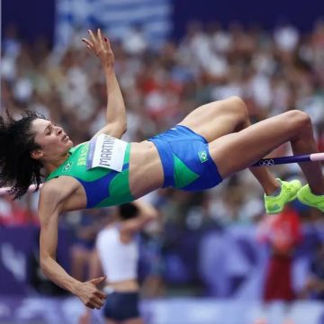 Paris-2024: Brasileira iguala recorde nacional, garante final do salto em altura, mas presença é incerta; entenda