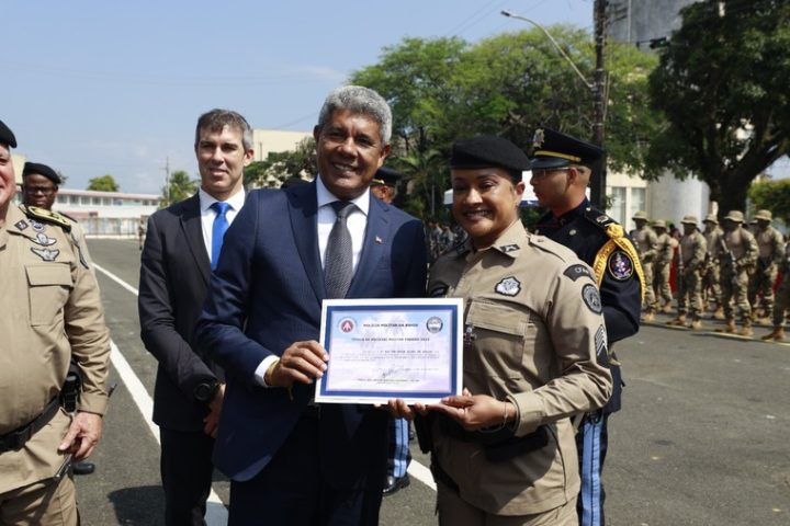 Governador Jerônimo Rodrigues participa de cerimônia em homenagem aos policiais militares: ‘Respeito e reconhecimento’