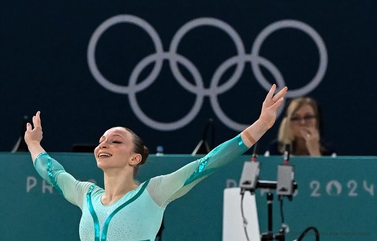 Após recurso, pódio histórico de Rebeca Andrade muda e romena recupera bronze