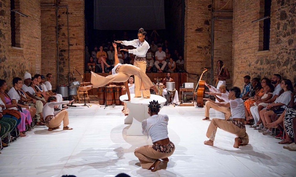 Grupo de Dança da UFBA leva espetáculo ‘Ancestralidade em Movimento’ à Sala do Coro