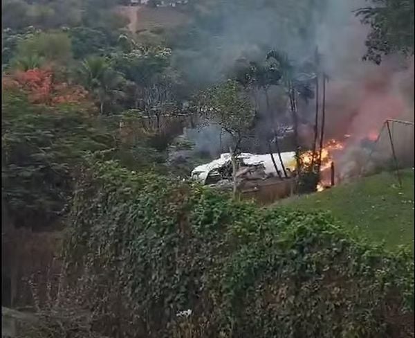 Avião com 61 passageiros cai no interior de São Paulo