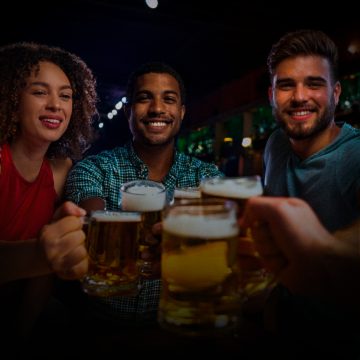 Bar no Parque Shopping Bahia promove noite especial para celebrar o Dia dos Solteiros