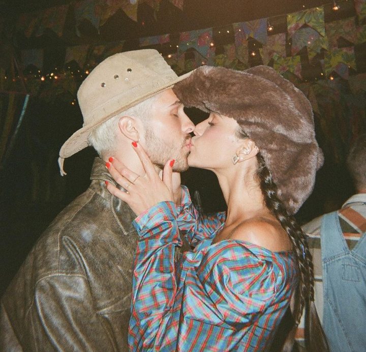 Românticos! Bruna Marquezine compartilha primeira foto beijando João Guilherme