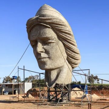 Maior estátua católica do mundo já atrai visitantes mesmo não finalizada; saiba onde fica