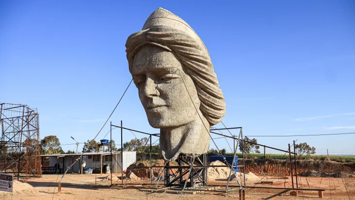 Maior estátua católica do mundo já atrai visitantes mesmo não finalizada; saiba onde fica