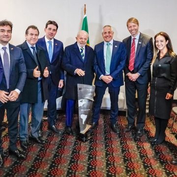 Latam negocia compra de 30 aviões da Embraer, diz ministro