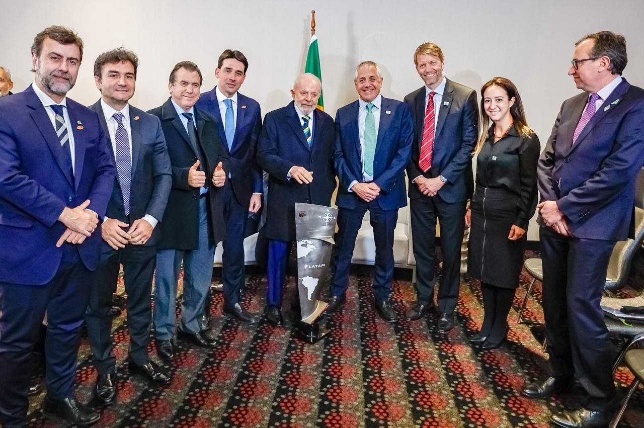 Latam negocia compra de 30 aviões da Embraer, diz ministro