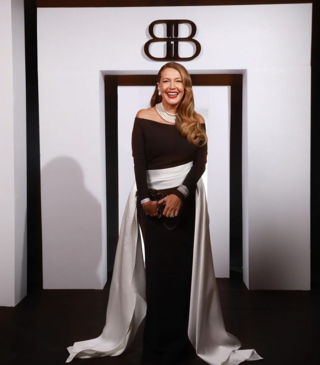 Donata Meirelles rouba a cena em baile beneficente em São Paulo