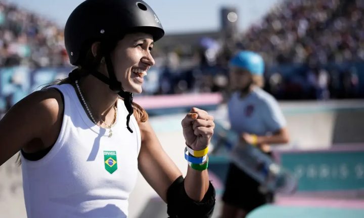 Paris-2024: Brasileira Dora Varella conquista resultado inédito no skate park feminino
