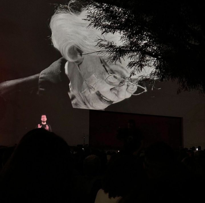 Fernanda Montenegro é ovacionada durante apresentação em São Paulo; veja vídeo