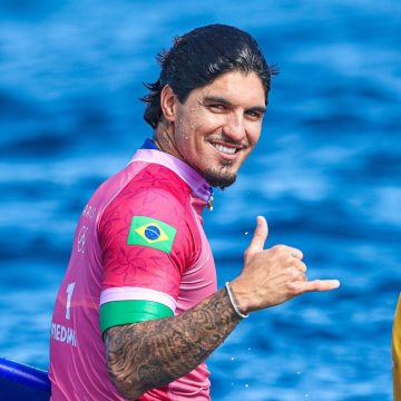 Gabriel Medina vence João Chianca e garante vaga nas semifinais do surfe nas Olimpíadas 2024: “Obrigado Deus”