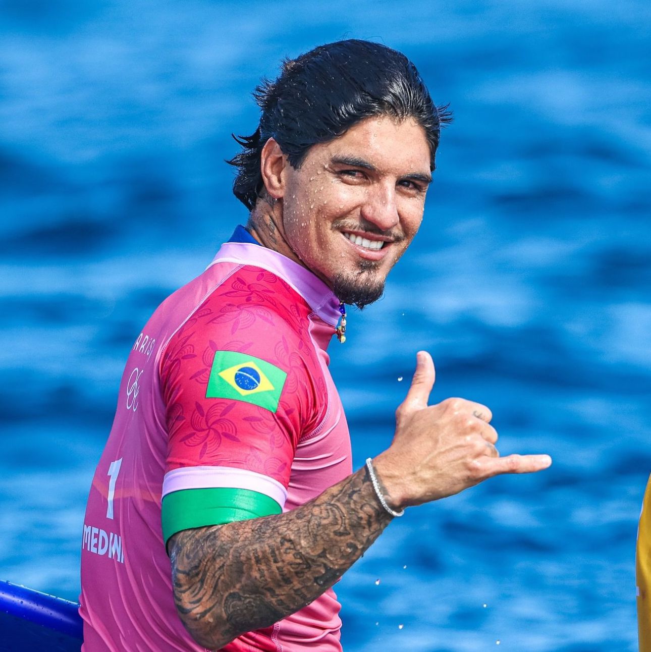 Gabriel Medina vence João Chianca e garante vaga nas semifinais do surfe nas Olimpíadas 2024: ‘Obrigado, Deus’