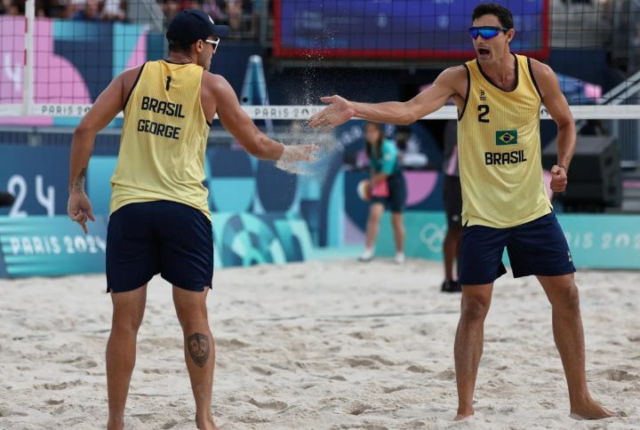Duplas brasileiras são eliminadas no vôlei de praia em Paris