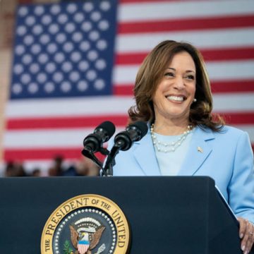 Kamala Harris é oficialmente confirmada como candidata democrata à presidência dos EUA