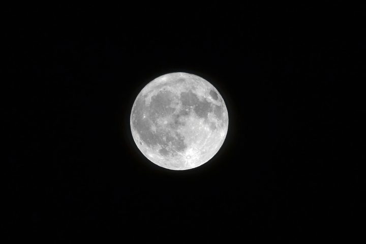 Primeira Superlua do ano iluminará o céu nesta segunda-feira; saiba como observá-la