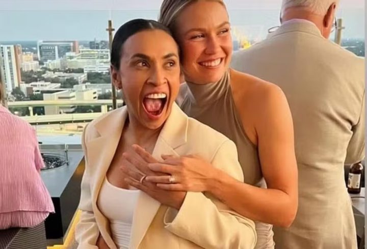 Marta Silva anuncia noivado com colega de time nos Estados Unidos: ‘Muito amor’