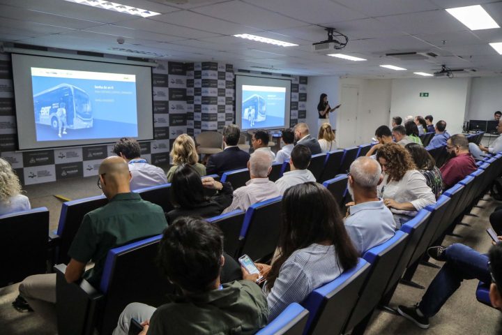 Gestores e equipes técnicas de todo o Brasil participam de capacitação em eletromobilidade na capital baiana