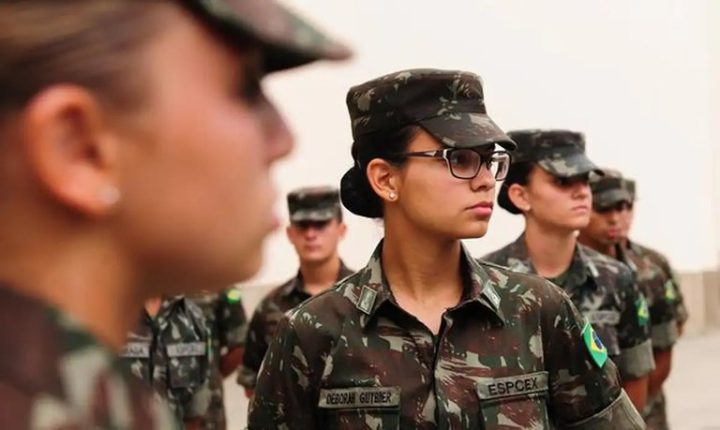 Alistamento feminino nas Forças Armadas começa a valer em 2025, anuncia Defesa