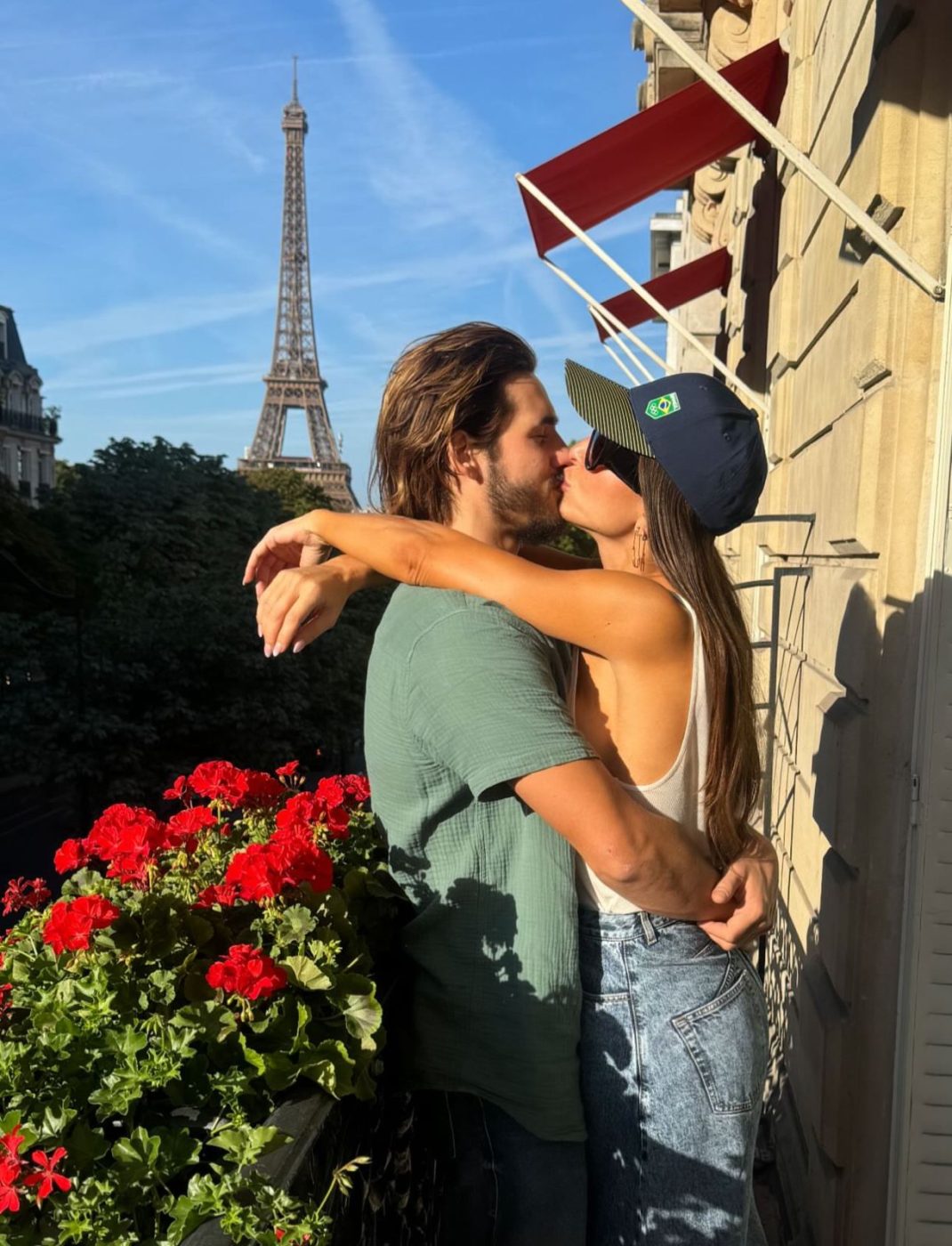 Sabrina Sato e Nicolas Prattes se hospedam em famoso hotel antes de maratona em Paris; veja fotos