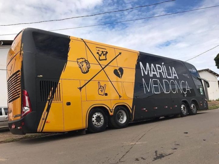 Ônibus de Marília Mendonça é leiloado por R$ 1,6 milhão