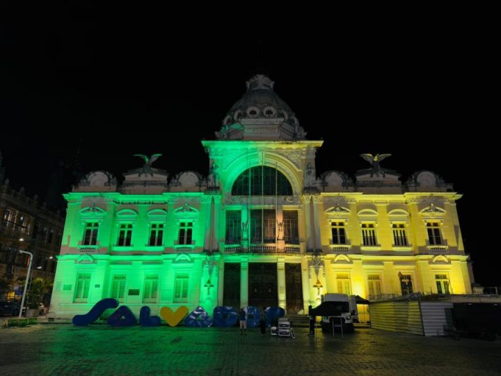 Bahia celebra 50 anos da relação Brasil-China com iluminação em prédios públicos de Salvador