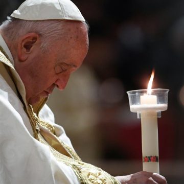 Papa Francisco passa noite tranquila, mas segue internado em estado crítico