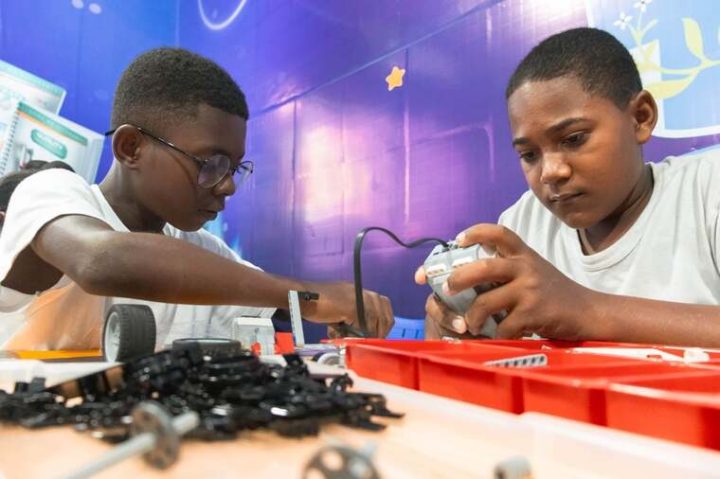 ‘Educação 7.0’: Cursos de tecnologia e idiomas impulsionam o aprendizado de mais de 12 mil estudantes na Bahia