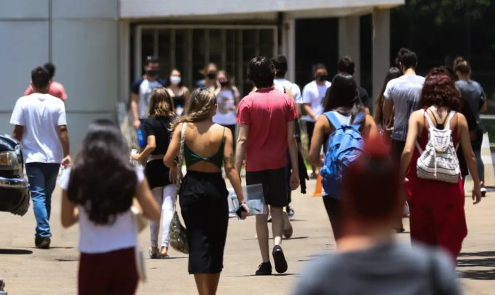 Inscrições para vagas do segundo semestre no Fies terminam nesta terça